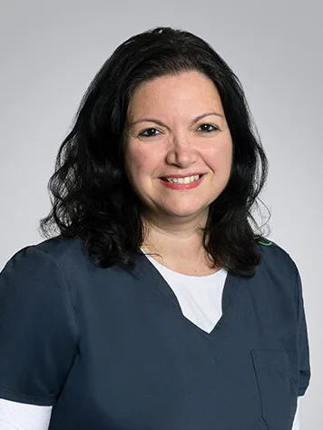 Porträt von Dr. med. Floreana Aiello, Fachärztin AIM in der Ärztegemeinschaft Suhr