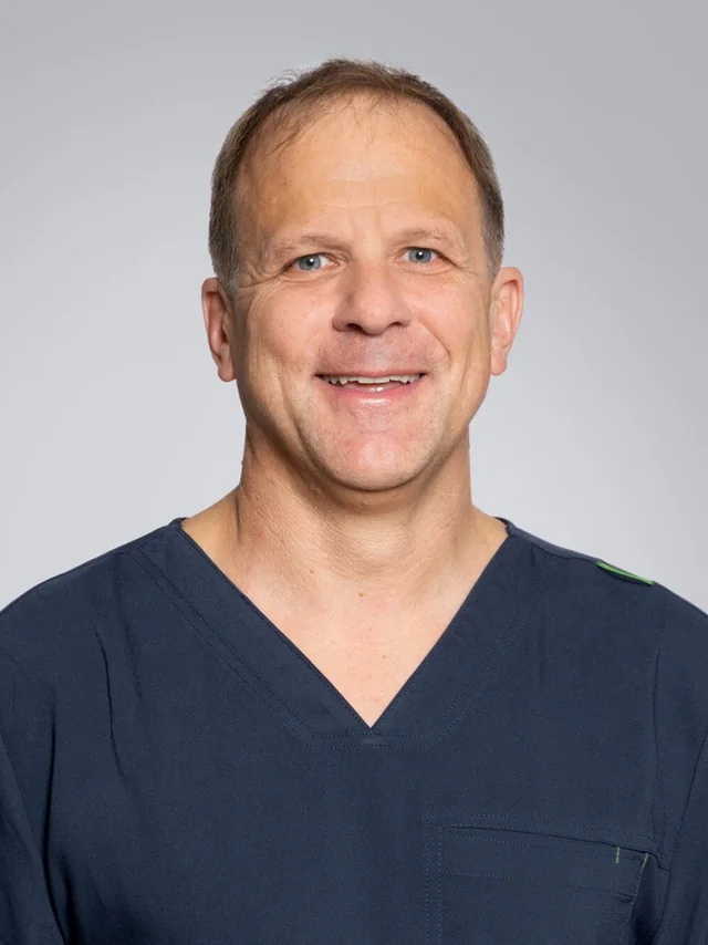 Porträt von Dr. med. Frank Schindelek, Facharzt AIM, Partner in der Ärztegemeinschaft Suhr