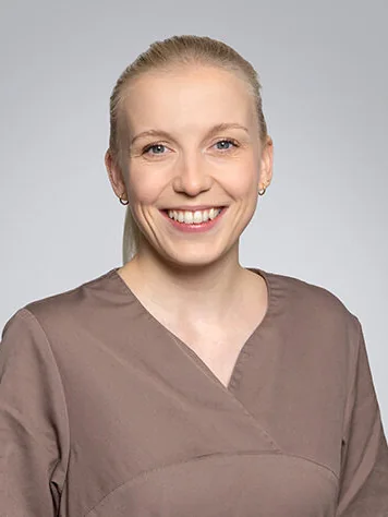 Porträt von Fränzi Schwarz, Leitende MPA, Medizinische Praxiskoordinatorin, Berufsbildnerin MPA in der Ärztegemeinschaft Suhr
