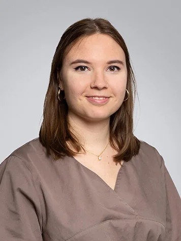 Porträt von Fabienne Rosset, Berufsbildnerin MPA in der Ärztegemeinschaft Suhr